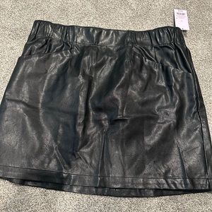 Black faux leather skirt size L